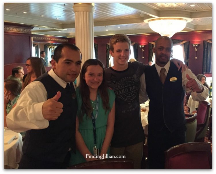 image of kids with cruise dining staff